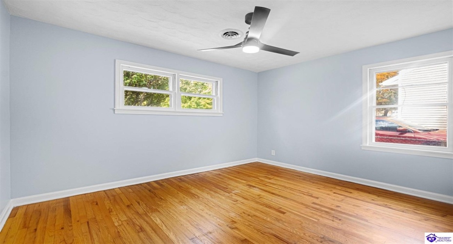 Village Drive, Elizabethtown, Kentucky 42701, ,1 BathroomBathrooms,For Sale,Village Drive,HK24004211