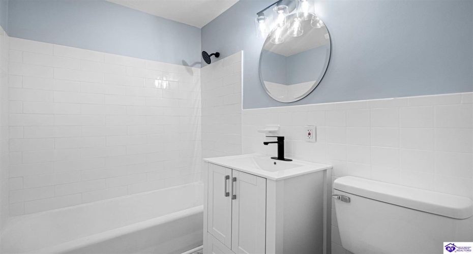 Village Drive, Elizabethtown, Kentucky 42701, ,1 BathroomBathrooms,For Sale,Village Drive,HK24004211