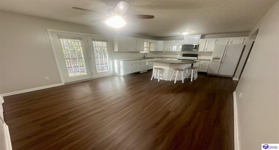 Cherry Hill Drive, Brandenburg, Kentucky 40108, ,2 BathroomsBathrooms,For Sale,Cherry Hill Drive,HK24004212