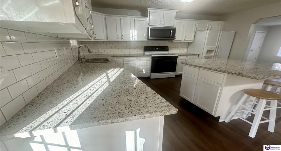 Cherry Hill Drive, Brandenburg, Kentucky 40108, ,2 BathroomsBathrooms,For Sale,Cherry Hill Drive,HK24004212