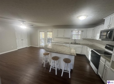 Cherry Hill Drive, Brandenburg, Kentucky 40108, ,2 BathroomsBathrooms,For Sale,Cherry Hill Drive,HK24004212