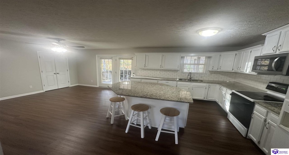 Cherry Hill Drive, Brandenburg, Kentucky 40108, ,2 BathroomsBathrooms,For Sale,Cherry Hill Drive,HK24004212