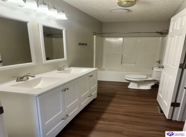 Cherry Hill Drive, Brandenburg, Kentucky 40108, ,2 BathroomsBathrooms,For Sale,Cherry Hill Drive,HK24004212