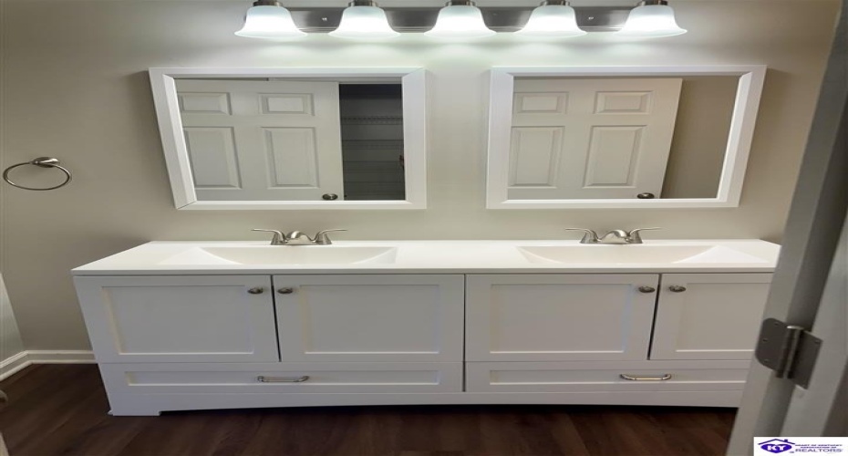 Cherry Hill Drive, Brandenburg, Kentucky 40108, ,2 BathroomsBathrooms,For Sale,Cherry Hill Drive,HK24004212