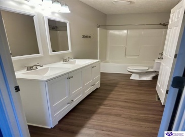Cherry Hill Drive, Brandenburg, Kentucky 40108, ,2 BathroomsBathrooms,For Sale,Cherry Hill Drive,HK24004212