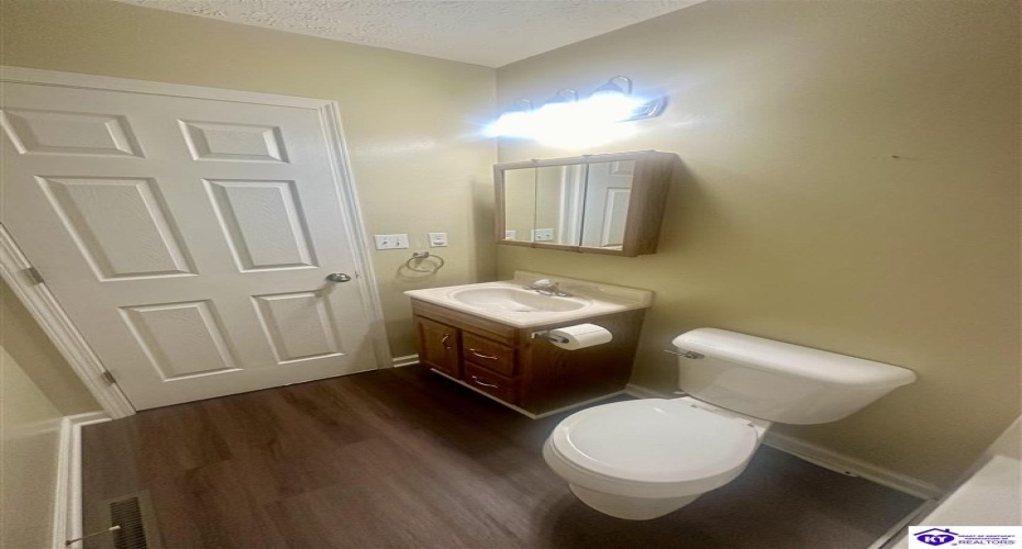 Cherry Hill Drive, Brandenburg, Kentucky 40108, ,2 BathroomsBathrooms,For Sale,Cherry Hill Drive,HK24004212