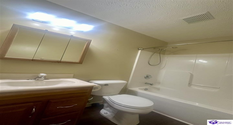 Cherry Hill Drive, Brandenburg, Kentucky 40108, ,2 BathroomsBathrooms,For Sale,Cherry Hill Drive,HK24004212