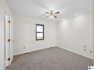 Troy Court, Vine Grove, Kentucky 40175, ,2 BathroomsBathrooms,For Sale,Troy Court,HK24004214