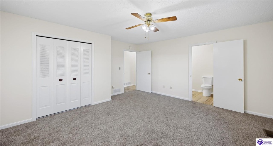 Troy Court, Vine Grove, Kentucky 40175, ,2 BathroomsBathrooms,For Sale,Troy Court,HK24004214