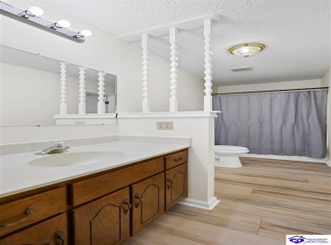 Troy Court, Vine Grove, Kentucky 40175, ,2 BathroomsBathrooms,For Sale,Troy Court,HK24004214