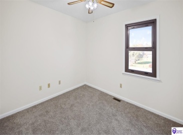 Troy Court, Vine Grove, Kentucky 40175, ,2 BathroomsBathrooms,For Sale,Troy Court,HK24004214