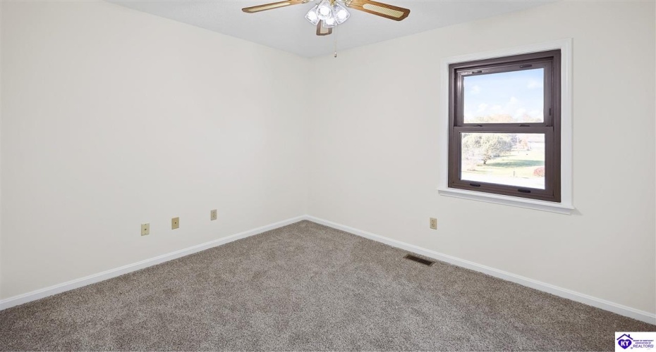 Troy Court, Vine Grove, Kentucky 40175, ,2 BathroomsBathrooms,For Sale,Troy Court,HK24004214