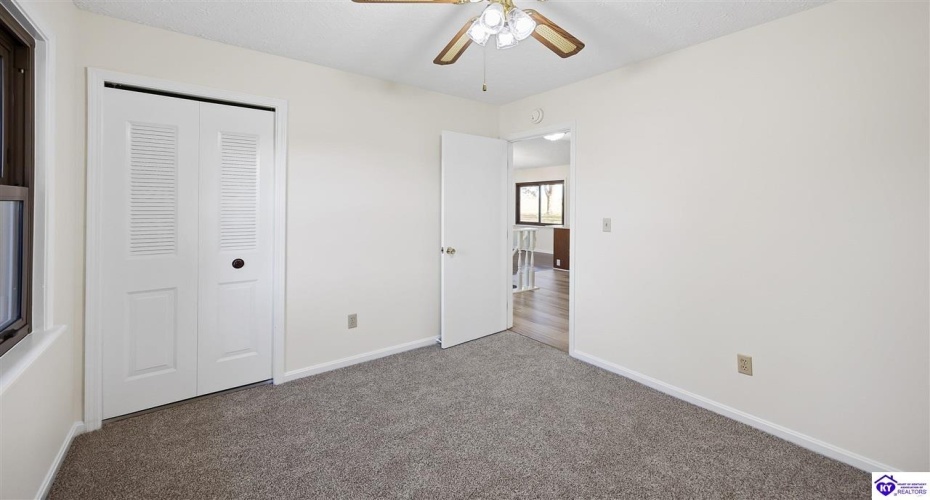 Troy Court, Vine Grove, Kentucky 40175, ,2 BathroomsBathrooms,For Sale,Troy Court,HK24004214