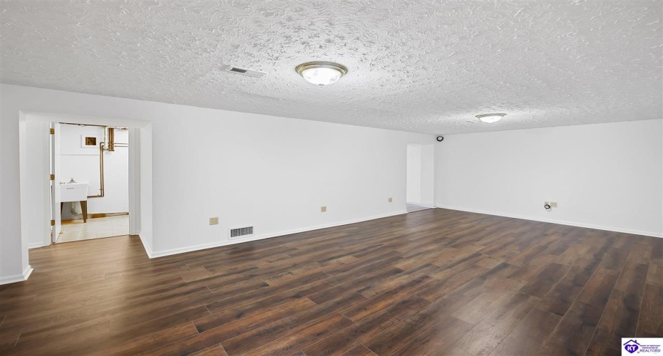 Troy Court, Vine Grove, Kentucky 40175, ,2 BathroomsBathrooms,For Sale,Troy Court,HK24004214