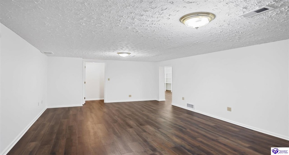 Troy Court, Vine Grove, Kentucky 40175, ,2 BathroomsBathrooms,For Sale,Troy Court,HK24004214