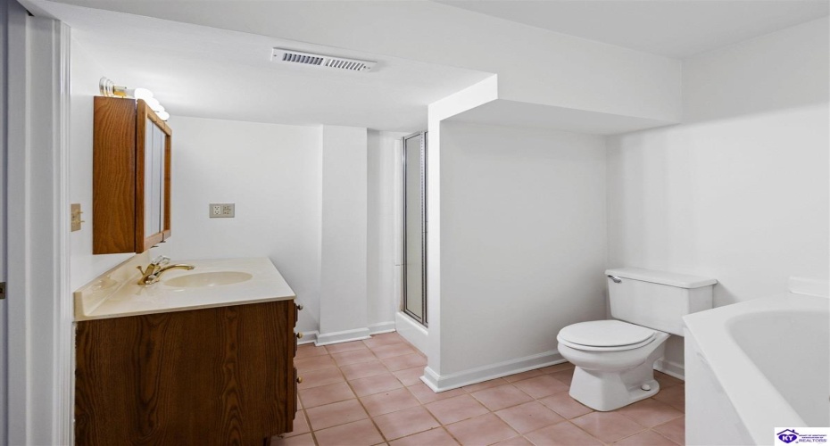Troy Court, Vine Grove, Kentucky 40175, ,2 BathroomsBathrooms,For Sale,Troy Court,HK24004214