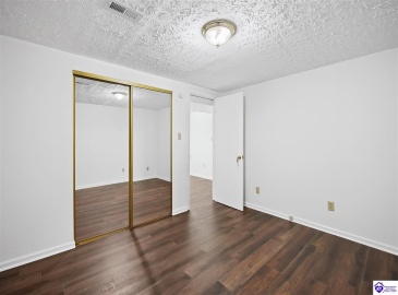 Troy Court, Vine Grove, Kentucky 40175, ,2 BathroomsBathrooms,For Sale,Troy Court,HK24004214