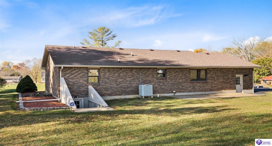 Troy Court, Vine Grove, Kentucky 40175, ,2 BathroomsBathrooms,For Sale,Troy Court,HK24004214