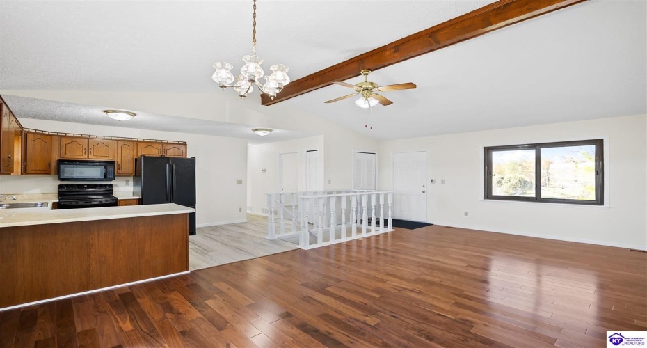 Troy Court, Vine Grove, Kentucky 40175, ,2 BathroomsBathrooms,For Sale,Troy Court,HK24004214