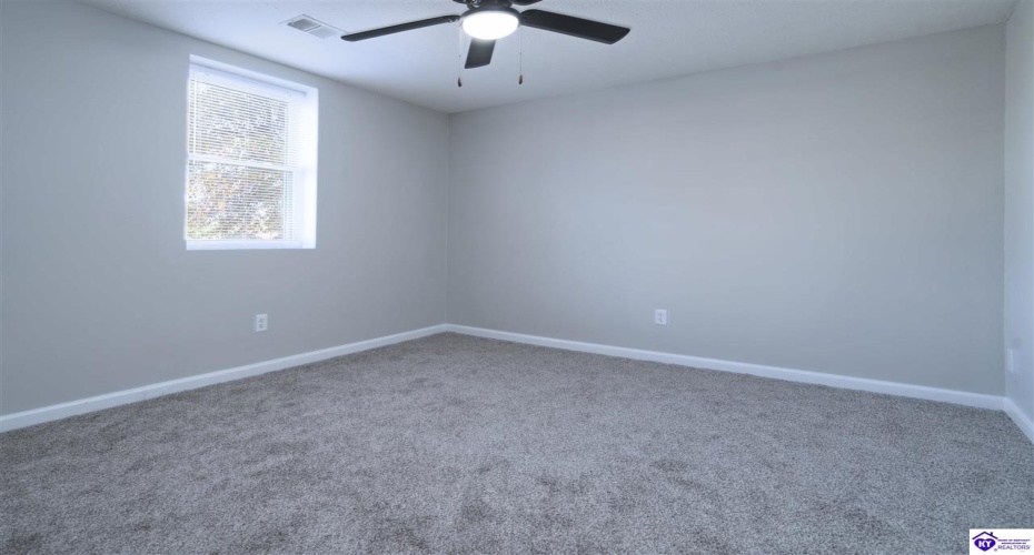 Franklin Court, Radcliff, Kentucky 40160, ,2 BathroomsBathrooms,For Sale,Franklin Court,HK24004221