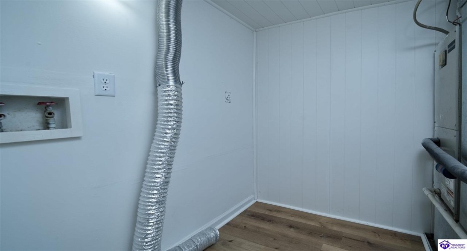 Franklin Court, Radcliff, Kentucky 40160, ,2 BathroomsBathrooms,For Sale,Franklin Court,HK24004221