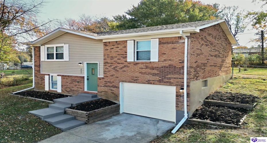 Franklin Court, Radcliff, Kentucky 40160, ,2 BathroomsBathrooms,For Sale,Franklin Court,HK24004221