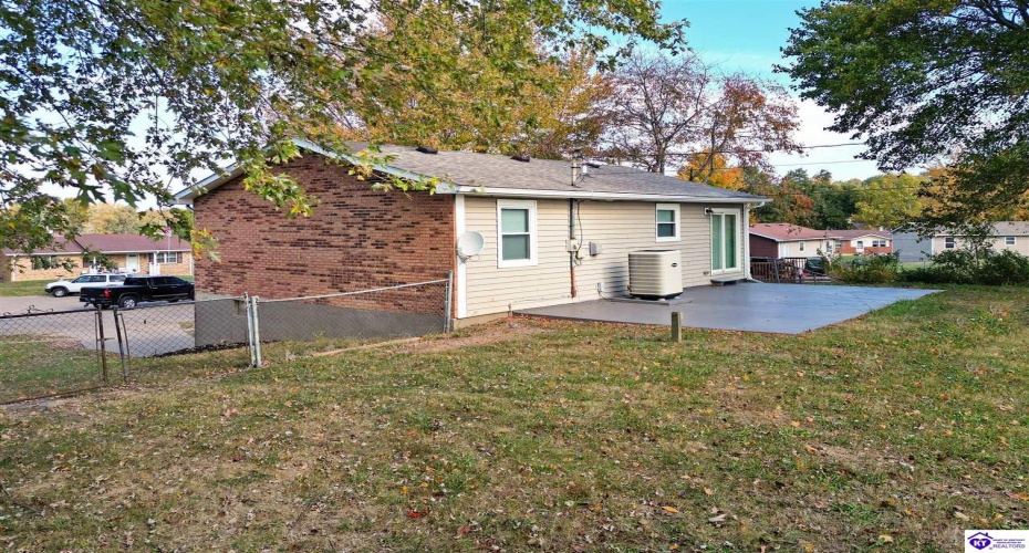 Franklin Court, Radcliff, Kentucky 40160, ,2 BathroomsBathrooms,For Sale,Franklin Court,HK24004221