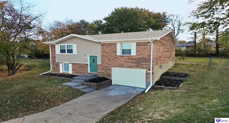 Franklin Court, Radcliff, Kentucky 40160, ,2 BathroomsBathrooms,For Sale,Franklin Court,HK24004221