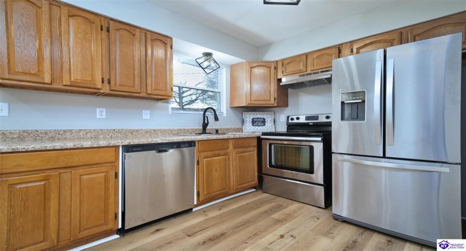 Franklin Court, Radcliff, Kentucky 40160, ,2 BathroomsBathrooms,For Sale,Franklin Court,HK24004221