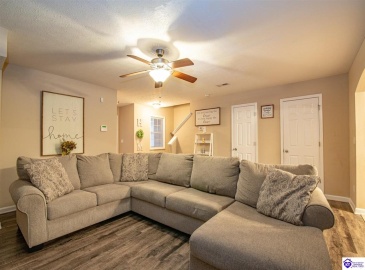 College Station Court, Elizabethtown, Kentucky 42701, ,3 BathroomsBathrooms,For Sale,College Station Court,HK24004222