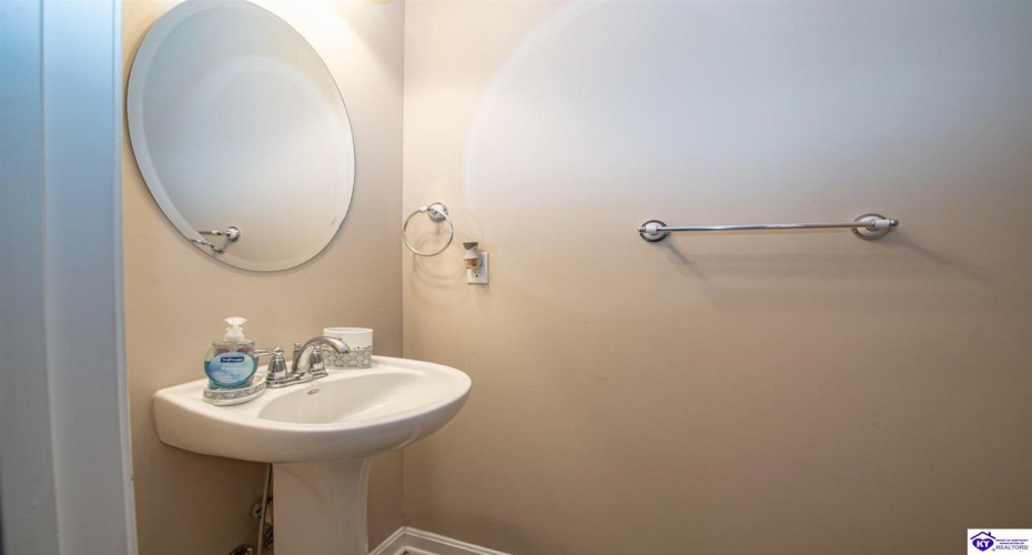 College Station Court, Elizabethtown, Kentucky 42701, ,3 BathroomsBathrooms,For Sale,College Station Court,HK24004222