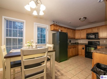 College Station Court, Elizabethtown, Kentucky 42701, ,3 BathroomsBathrooms,For Sale,College Station Court,HK24004222