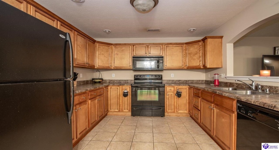 College Station Court, Elizabethtown, Kentucky 42701, ,3 BathroomsBathrooms,For Sale,College Station Court,HK24004222