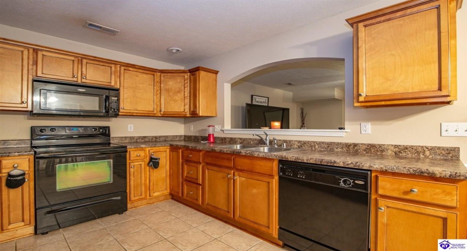 College Station Court, Elizabethtown, Kentucky 42701, ,3 BathroomsBathrooms,For Sale,College Station Court,HK24004222