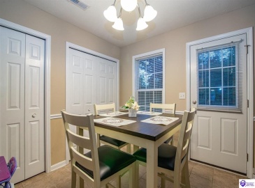 College Station Court, Elizabethtown, Kentucky 42701, ,3 BathroomsBathrooms,For Sale,College Station Court,HK24004222