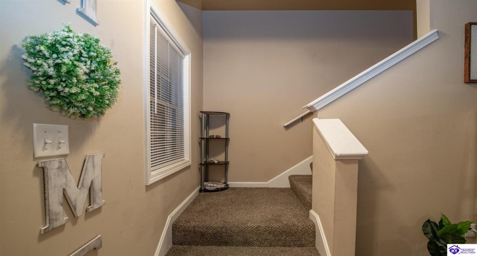 College Station Court, Elizabethtown, Kentucky 42701, ,3 BathroomsBathrooms,For Sale,College Station Court,HK24004222