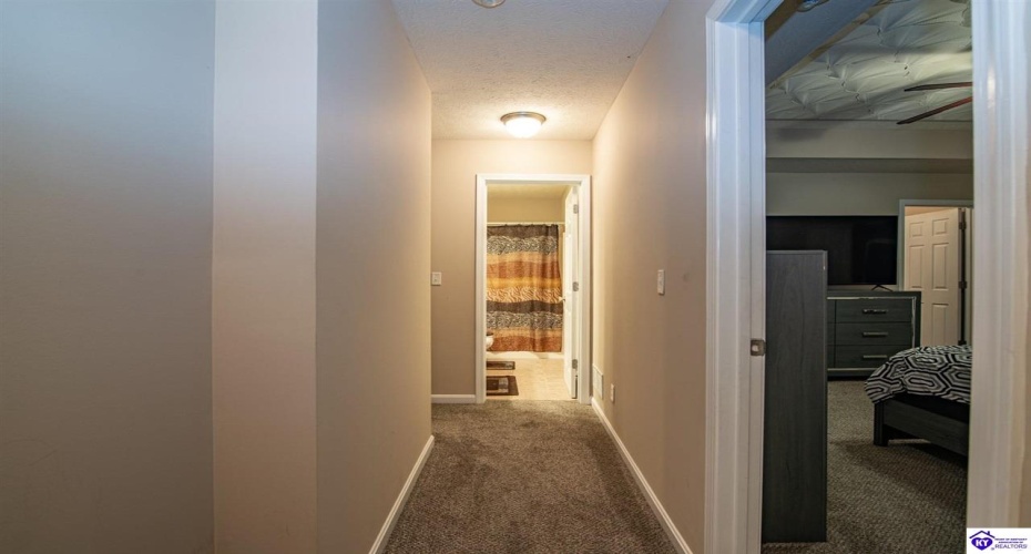 College Station Court, Elizabethtown, Kentucky 42701, ,3 BathroomsBathrooms,For Sale,College Station Court,HK24004222