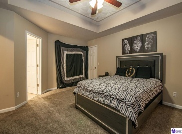 College Station Court, Elizabethtown, Kentucky 42701, ,3 BathroomsBathrooms,For Sale,College Station Court,HK24004222