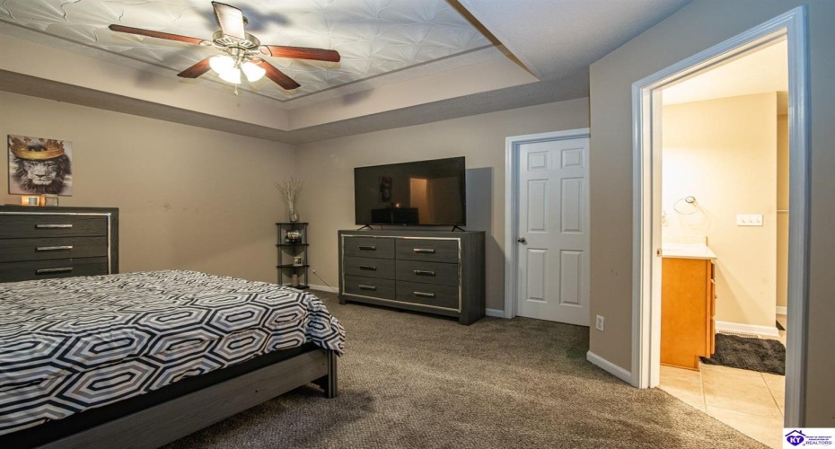 College Station Court, Elizabethtown, Kentucky 42701, ,3 BathroomsBathrooms,For Sale,College Station Court,HK24004222