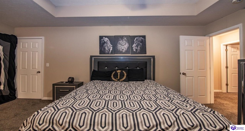 College Station Court, Elizabethtown, Kentucky 42701, ,3 BathroomsBathrooms,For Sale,College Station Court,HK24004222