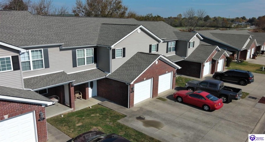College Station Court, Elizabethtown, Kentucky 42701, ,3 BathroomsBathrooms,For Sale,College Station Court,HK24004222