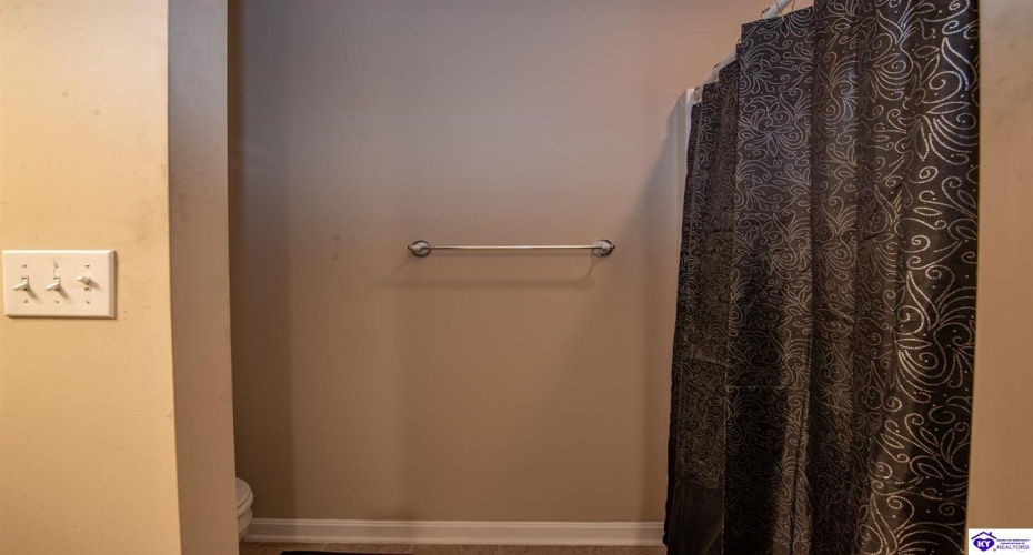 College Station Court, Elizabethtown, Kentucky 42701, ,3 BathroomsBathrooms,For Sale,College Station Court,HK24004222