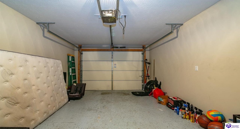 College Station Court, Elizabethtown, Kentucky 42701, ,3 BathroomsBathrooms,For Sale,College Station Court,HK24004222