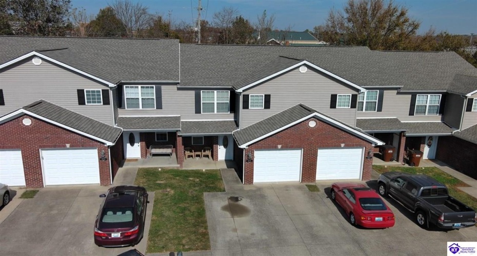 College Station Court, Elizabethtown, Kentucky 42701, ,3 BathroomsBathrooms,For Sale,College Station Court,HK24004222