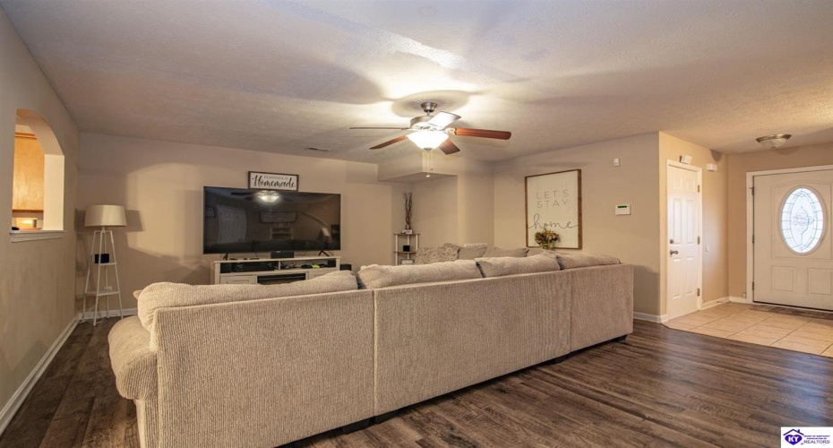 College Station Court, Elizabethtown, Kentucky 42701, ,3 BathroomsBathrooms,For Sale,College Station Court,HK24004222