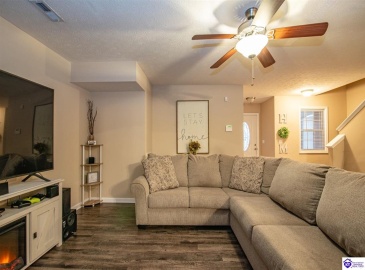 College Station Court, Elizabethtown, Kentucky 42701, ,3 BathroomsBathrooms,For Sale,College Station Court,HK24004222