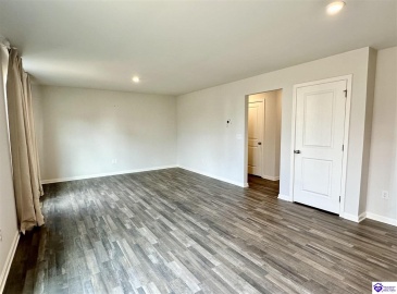 Clear Creek Court, Elizabethtown, Kentucky 42701, ,3 BathroomsBathrooms,For Sale,Clear Creek Court,HK24004223