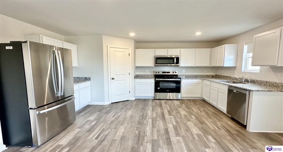 Clear Creek Court, Elizabethtown, Kentucky 42701, ,3 BathroomsBathrooms,For Sale,Clear Creek Court,HK24004223