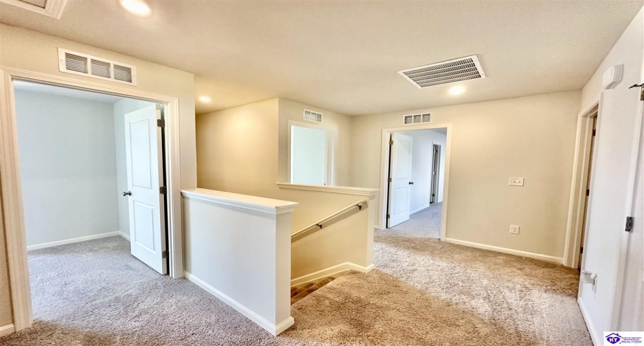 Clear Creek Court, Elizabethtown, Kentucky 42701, ,3 BathroomsBathrooms,For Sale,Clear Creek Court,HK24004223