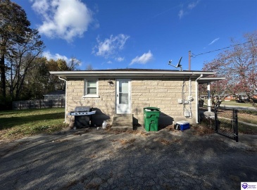 Huberta Drive, Louisville, Kentucky 40216-1214, ,2 BathroomsBathrooms,For Sale,Huberta Drive,HK24004227